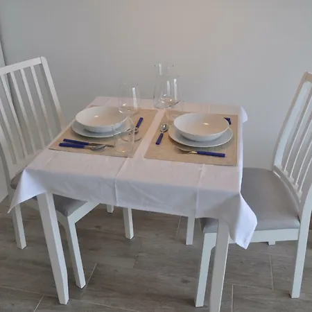 Bright By The Sea Apartment