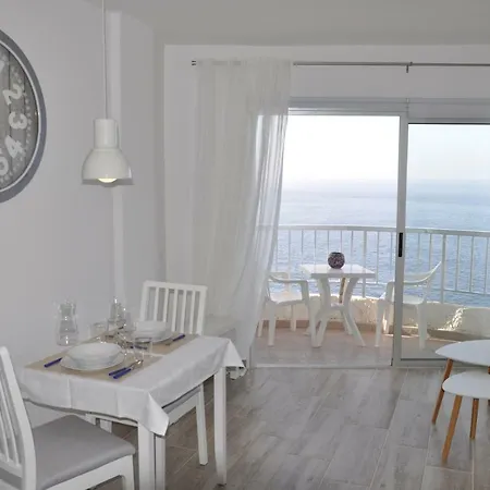 Bright By The Sea דירה